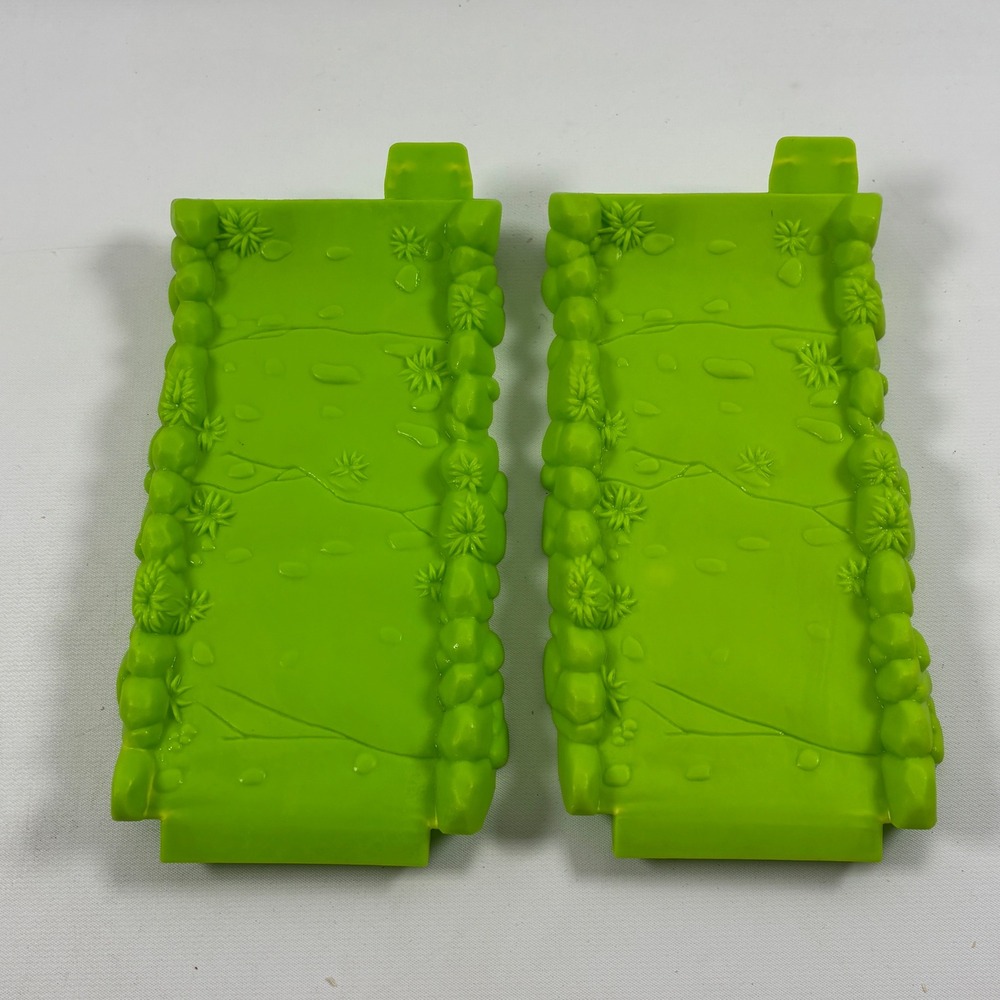 Disney Jungle Safari Roadway 2 Ramp Lot Replacement Piece Part Green